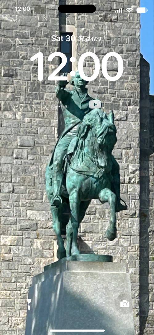 New York City statue in fort hoodЗакључавање екрана[9FjkLYxLTQ7tTzdiQfSn]