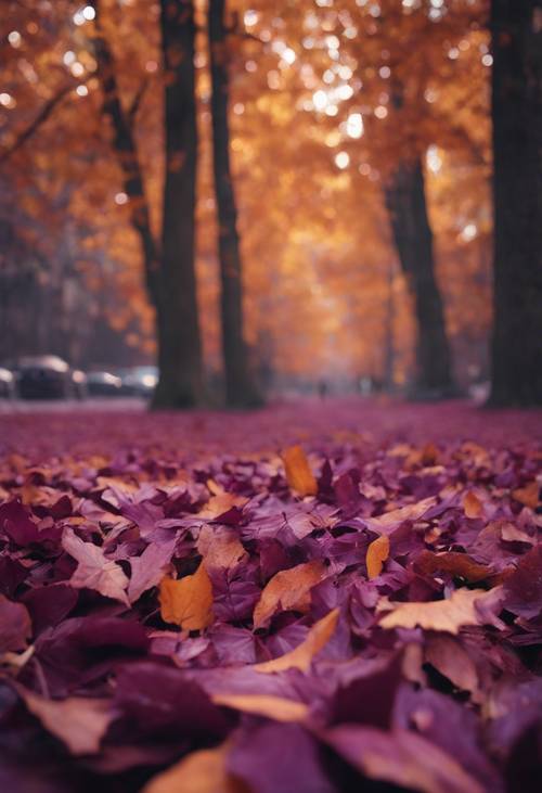 Tajemnicza jesienna scena z liśćmi tworzącymi falę o głębokich fioletowych kolorach.