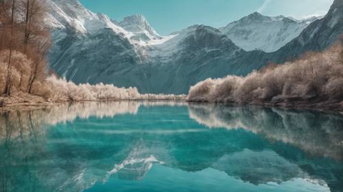 Um lago azul-turquesa cristalino com uma pitoresca montanha coberta de neve ao fundo durante uma manhã calma e serena.