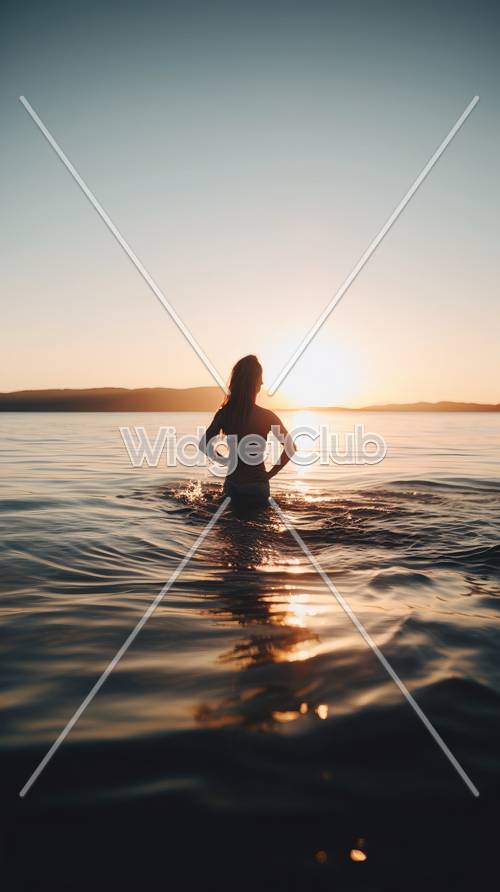 湖での夕日の泳ぎ