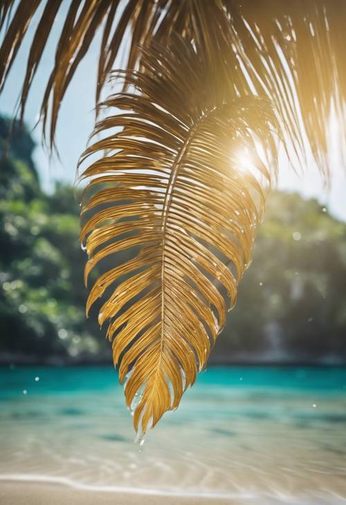 Folha de palmeira dourada, parcialmente submersa nas águas cristalinas de uma praia tropical.