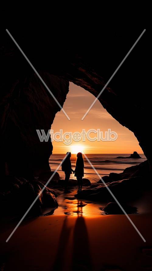 Vista della grotta al tramonto con coppia