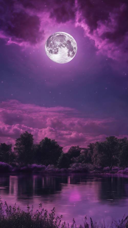 Un cielo nocturno sereno con nubes de color púrpura que rodean la brillante luna llena.