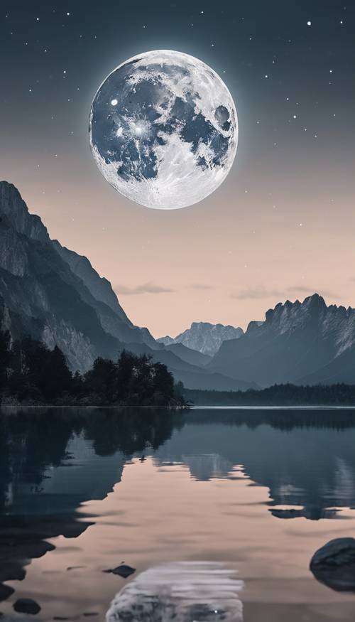 Безмятежное озеро, залитое лунным светом, в котором отражается обширный горный массив.