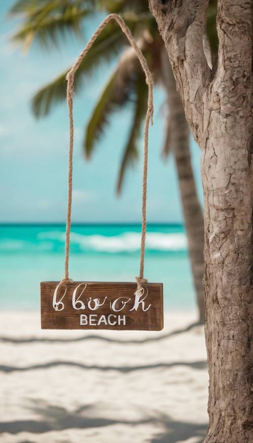 Un cartel de madera hecho a mano que dice &quot;Boho Beach&quot; con agua turquesa y una hamaca al fondo.