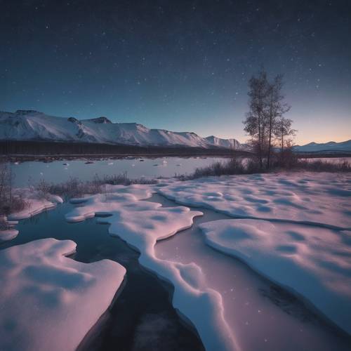 Um instantâneo da tundra tirado ao anoitecer, enquanto as luzes do norte começam sua dança no céu e refletem em um corpo de água congelado próximo. Papel de parede [6252cba2a9674ea29e5b]