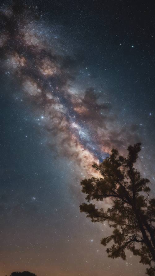 Langit malam cerah yang indah menampilkan lengan spiral megah galaksi Bima Sakti