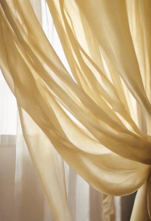 Uma brisa soprando através de uma cortina de delicada seda amarelo pastel.