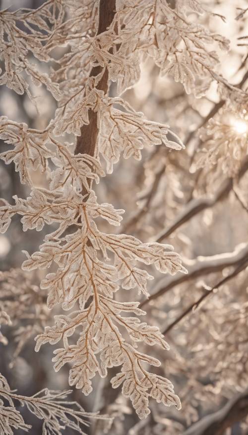 冬の木々の枝を模した複雑なレース模様の明るい茶色の壁紙