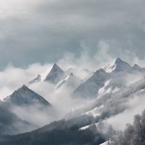 Una cadena montañosa nevada, con picos apenas visibles a través de un fino velo de humo blanco.