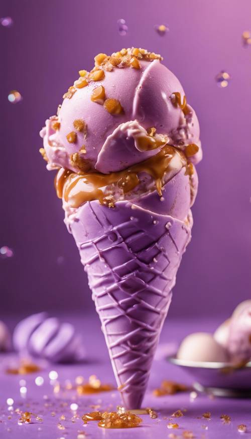 Une paire de cornets de glace de couleur lilas avec des garnitures au caramel saupoudrées de paillettes.
