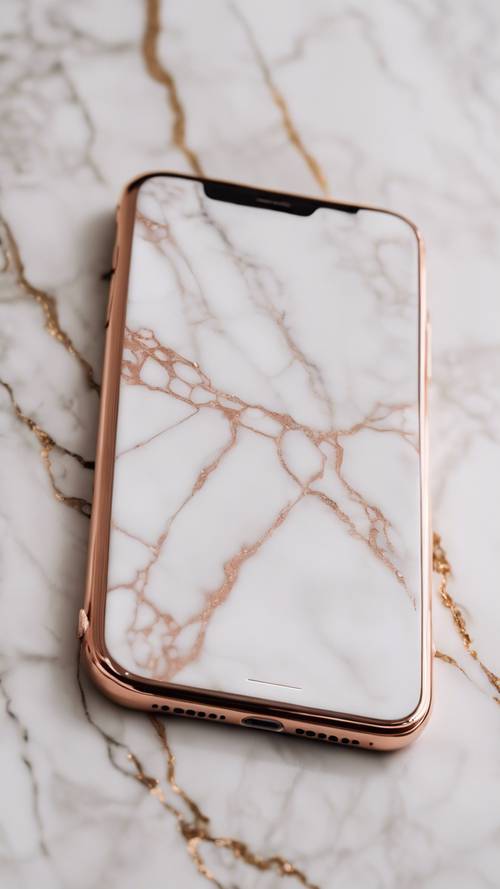 Un iPhone en or rose immaculé avec un boîtier en marbre blanc, posé sur un comptoir en marbre.