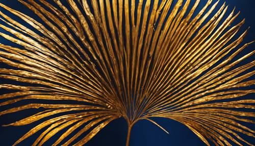 Uma imagem abstrata artística de uma folha de palmeira dourada contra um fundo azul marinho contrastante.