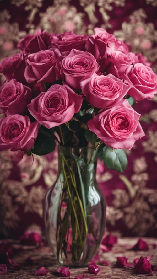 باقة من الورود الوردية الداكنة على ورق حائط فيكتوري