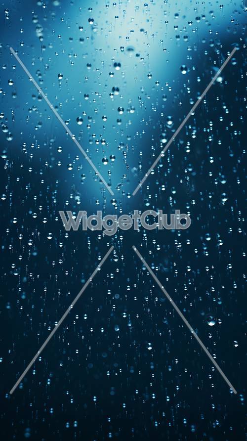 Gocce della finestra di vetro blu di giorno piovoso