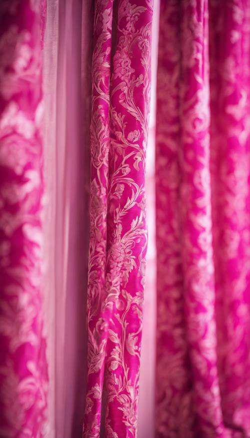 Cortinas de damasco rosa-choque balançando suavemente com a brisa leve.