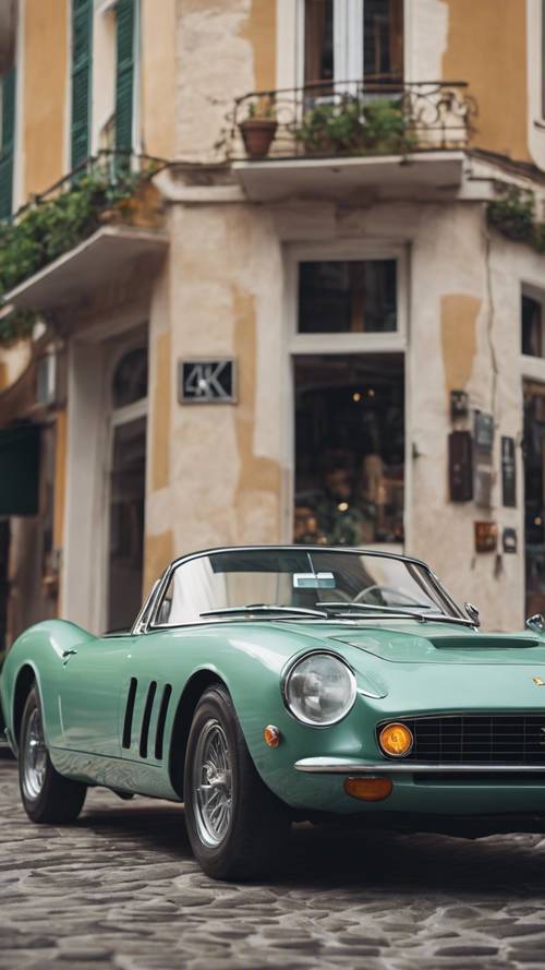 Une Ferrari vintage en parfait état des années 1960 garée devant un café italien pittoresque.