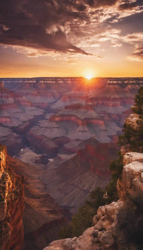 Ein atemberaubender Sonnenuntergang, der den Grand Canyon erleuchtet.