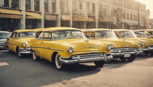 Eine Collage aus gelben Oldtimern aus den 1950er Jahren