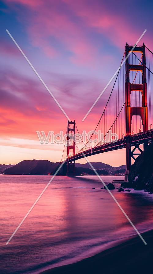 พระอาทิตย์ตกอันน่าทึ่งที่สะพาน Golden Gate