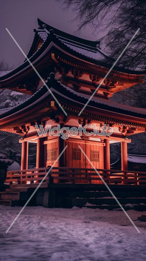 Geleneksel Japon Tapınağında Karlı Akşam
