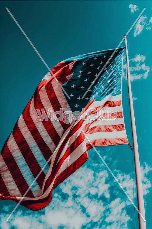 דגל אמריקאי תחת שמיים כחולים