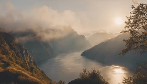 Sinar matahari keemasan menembus kabut tebal yang menyelimuti lembah fjord Wallpaper [4e738b0bb42542589dea]