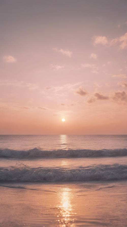 Um sol se pondo em um céu de cor pastel sobre uma praia tranquila.