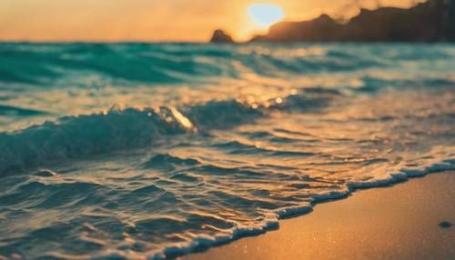 Une représentation abstraite du soleil doré se couchant sur un océan turquoise.