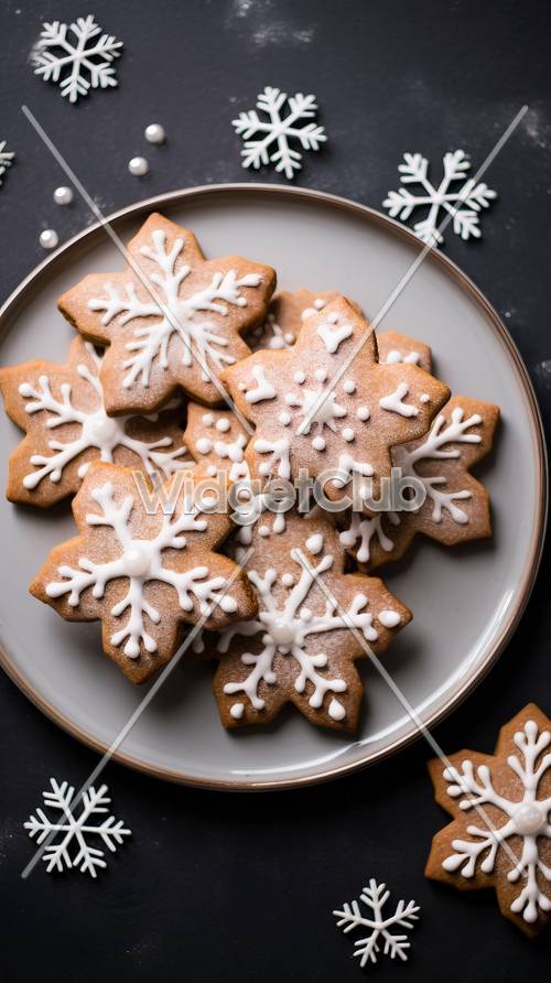 Печенье-снежинка на тарелке