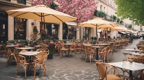 Eine charmante Caféterrasse im Herzen von Paris, geschmückt mit frischen Frühlingsblüten und pastellfarbenen Sonnenschirmen.