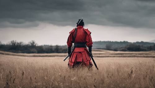 Samotny czerwony samuraj stojący wysoko na rozdartym bitwą polu, z zakrwawioną, ale nieugiętą kataną.