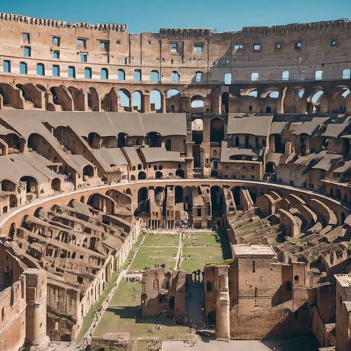 Antiche rovine romane splendidamente conservate con il Colosseo sullo sfondo sotto un limpido cielo azzurro italiano.