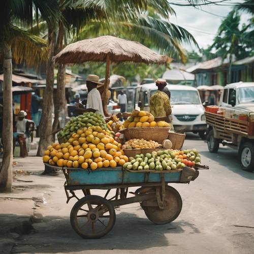 Wózek z owocami wędrownego sprzedawcy na tętniącej życiem karaibskiej ulicy, pełnej dojrzałych owoców tropikalnych; banany, papaje i kokosy.