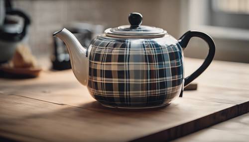 光滑的木製廚房桌上放著一個現代格子茶壺。