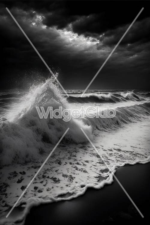 Maestose onde dell&#39;oceano che si infrangono sulla spiaggia