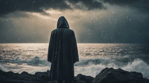 דמות בודדה עם ברדס עומדת על צוק סלעי, צופה אל ים סוער במהלך לילה סוער.