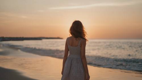 Eine Frau in einem adretten Sommerkleid genießt einen Sonnenuntergang am Meer.