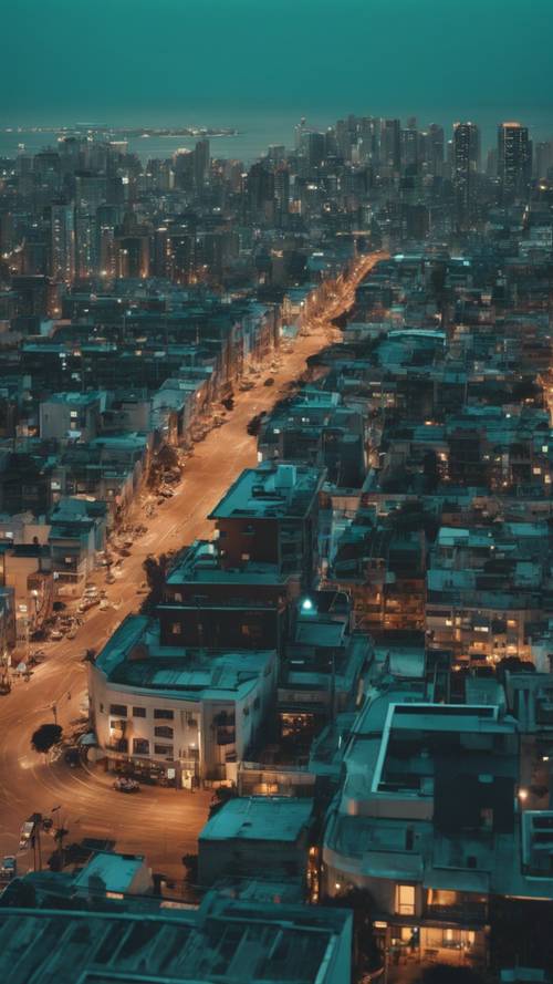 Une douce soirée lumineuse dans une ville côtière à l’époque de l’an 2000, avec des bâtiments et des lampadaires illuminant une teinte sarcelle sur le ciel nocturne sombre.