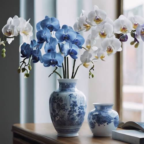 Un bodegón de jarrón de porcelana azul y blanca que alberga orquídeas.