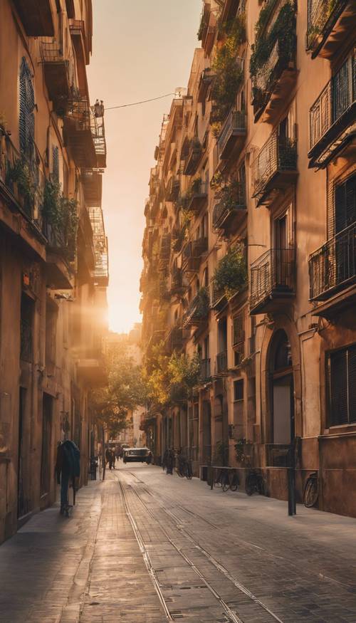 Una vista dettagliata della strada di Barcellona al tramonto, con la luce dorata che cade sugli edifici pittoreschi e colorati.