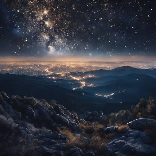 Uma cena da meia-noite vista de uma montanha alta, mostrando milhões de estrelas brilhantes embutidas na vasta tela do céu noturno.