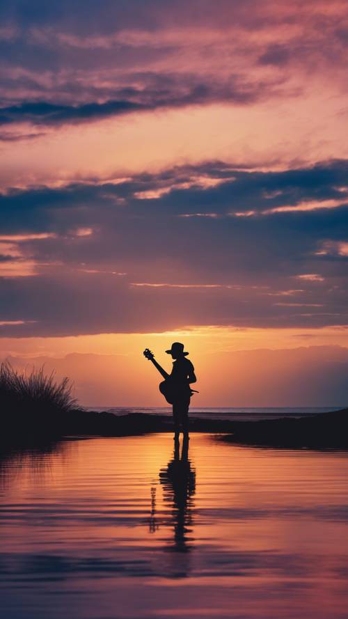 A silhueta de uma pessoa segurando um violão, emoldurada pelo vibrante fundo índigo do céu durante um pôr do sol relaxante.