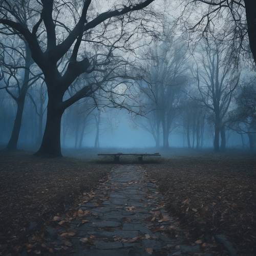 Un mystérieux brouillard bleu foncé s&#39;installe sur un parc abandonné