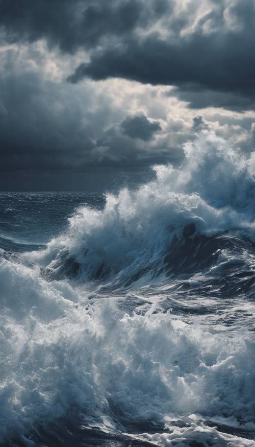 Textura do mar azul marinho agitado com ondas brancas abaixo de um céu tempestuoso tumultuado.