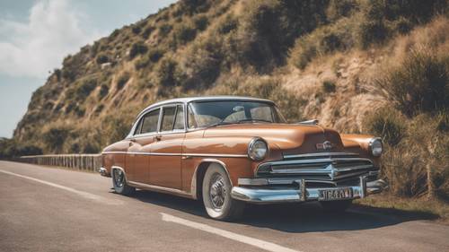 Una foto nostalgica di un&#39;auto d&#39;epoca su una strada costiera panoramica.