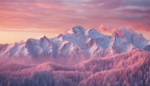 Eine schneebedeckte Bergkette unter einem zuckerwattefarbenen Sonnenuntergang.
