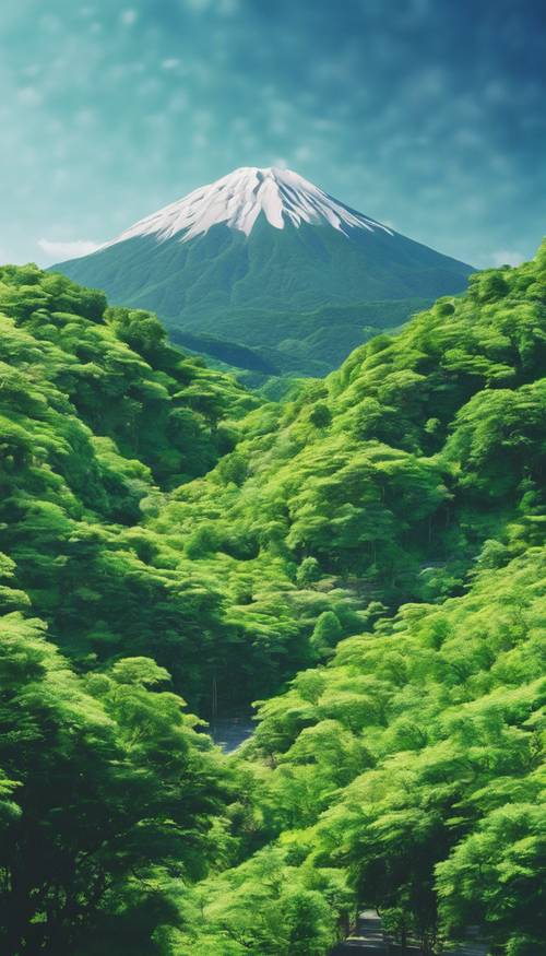 A exuberante vegetação de verão envolve uma grande montanha japonesa, sob um céu azul brilhante.