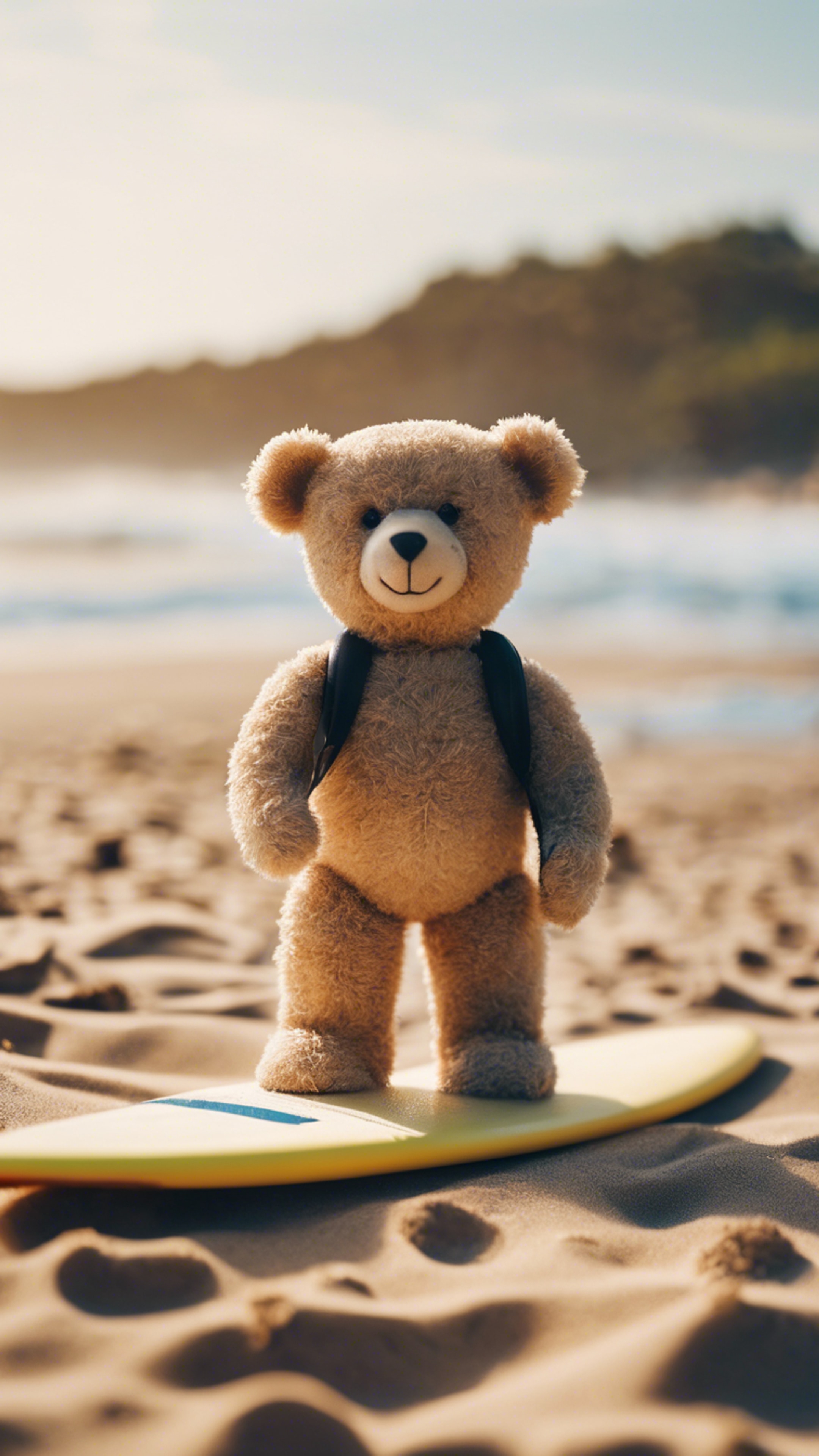 A teddy bear with a surfboard on a sandy beach, ready to ride the toy waves.壁紙[44bf9a8610814c76a429]