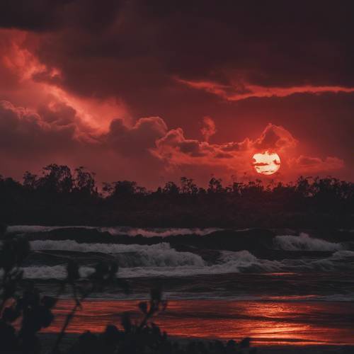 Um pôr do sol vermelho contrastava fortemente com um céu escuro e tempestuoso, criando uma cena atmosférica dramática.